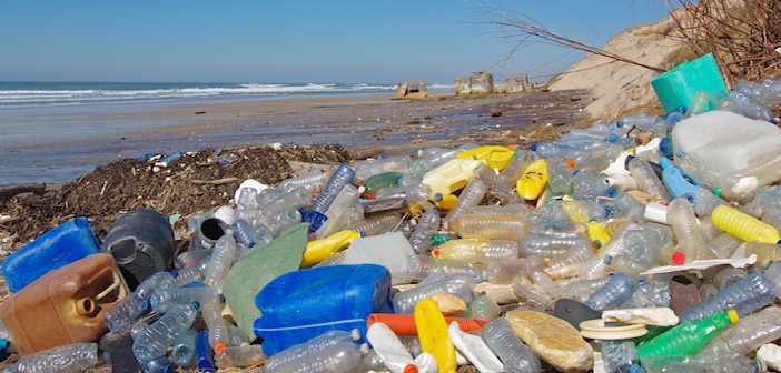 Indagine Legambiente: spiagge italiane sommerse dai rifiuti
